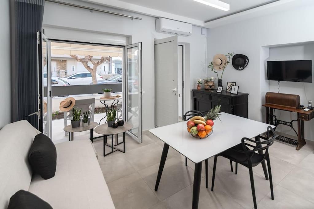 Helios Apartment *